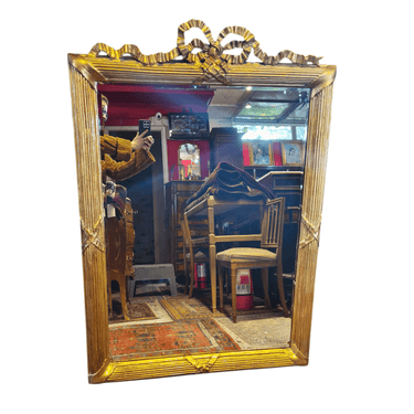 Espejo dorado francés Luis XVI con rosetón Bucarest Art & Antiques
