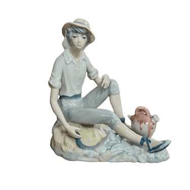 Figura de porcelana Casades 'Mujer sentada sobre trigo' | Bucarest Art Gallery Bucarest Art & Antiques