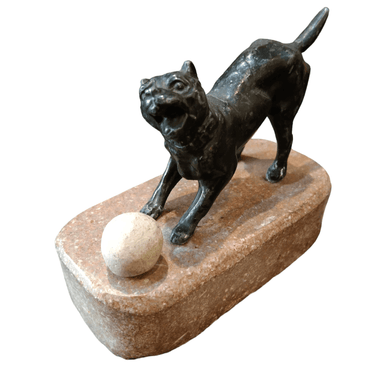 Figurita de bronce y mármol 'perro y pelota' Bucarest Art & Antiques