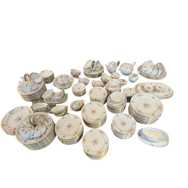 Juego de porcelana alemana Hutschenreuter 207 piezas Diseño flores y guirnalda dorada Bucarest Art & Antiques