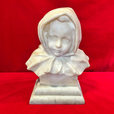 Escultura italiana de mármol blanco 'Joven con pañuelo' principio s.XX