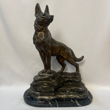 Escultura en peltre Perro Pastor Alemán firmada Louis-Albert Carvin (1875–1951) Bucarest Art & Antiques