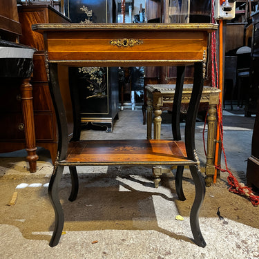 Mesa de labor con marquetería, madera lacada estio Napoleón III