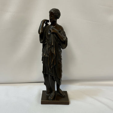 Figura de bronce francesa 'Diana de Gabies' Bucarest Art & Antiques