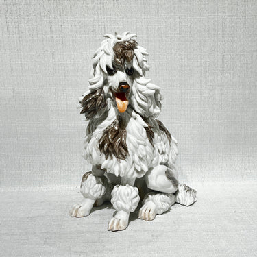 Figura de porcelana esmaltada Algora 'Perro caniche' circa 1970