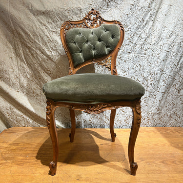 Silla francesa estilo Luis XV de madera tallada y tapiz de terciopelo principio s.XX