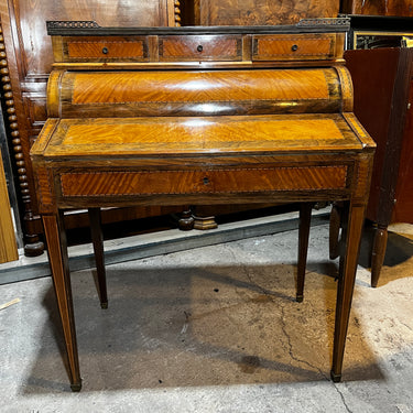 Escritorio de cilindro francés con alzada estilo Luis XVI, s.XIX