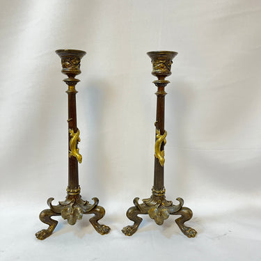 Par de candelabros de bronce patinado patas de león y lagartijas fines s.XIX Bucarest Art & Antiques
