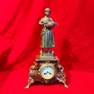 Reloj borne mármol griotte con figura 'Cenicienta' en peltre según Scotte fines s. XIX