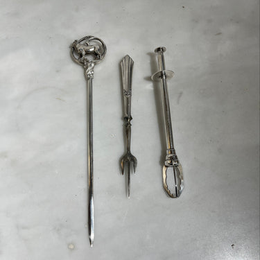 Trio de servicio de plaqué inglés pinza de hielo tenedor trinchante carnes y broche de asar circa 1920
