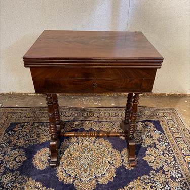 Mesa de juego plegable en caoba y raiz estilo Louis Philippe