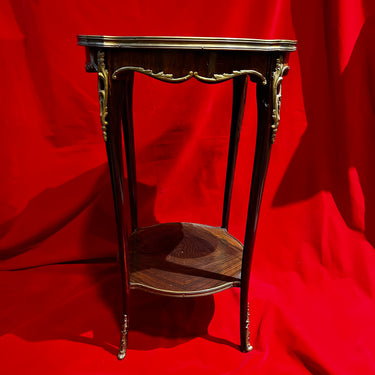 Mesa de centro francesa con cubierta de mármol blanco estilo Luis XV fin s.XIX