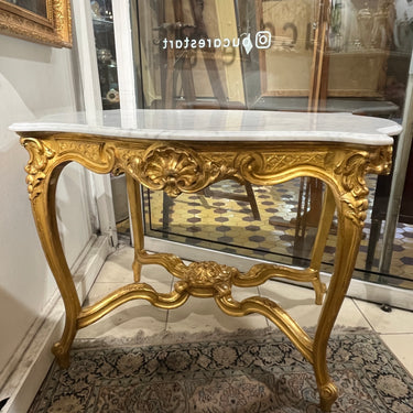 Mesa de centro francesa estilo Luis XV de madera tallada y cubierta de mármol blanco