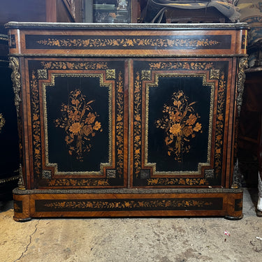 Boulle Napoleón III en chapa exótica y marquetería, bronce dorado y cubierta de mármol