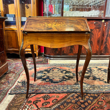 Secretaire francés de madera de nogal estilo Luis XV s.XX