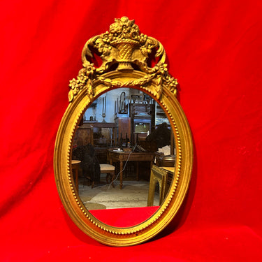 Espejo oval en madera dorada estilo Luis XVI contemporáneo