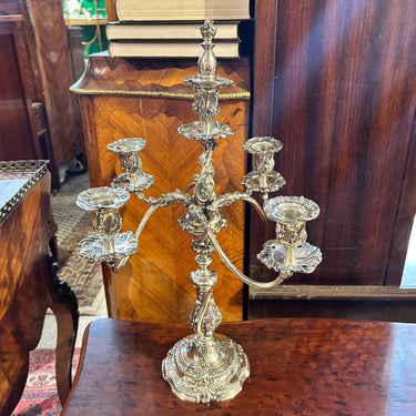 Candelabro de una y cinco luces de plaqué inglés Reed & Barton estilo barroco fines s.XIX