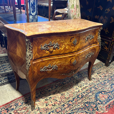 Cómoda estilo Luis XV mármol tonos naranjos con marquetería Bucarest Art & Antiques