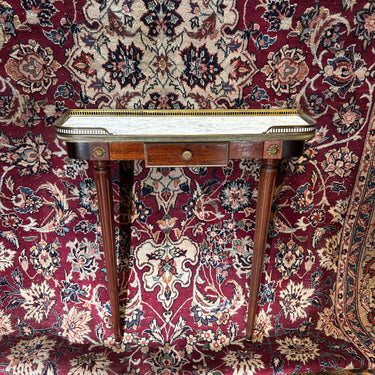 Consola pequeña Directorio mármol blanco veteado circa 1950 Bucarest Art & Antiques