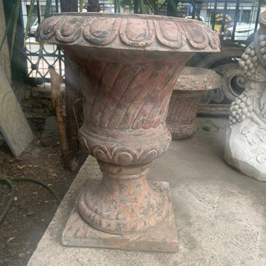 Copón de mármol tallado mediano Bucarest Art & Antiques