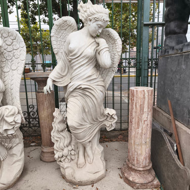 Escultura Ángel de las cuatro estaciones - invierno en piedra mármol tallada Bucarest Art & Antiques