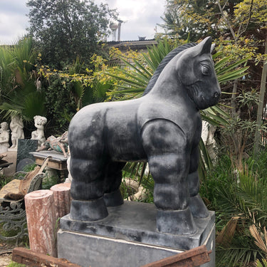 Escultura de caballo en mármol, estilo boteriano Bucarest Art & Antiques