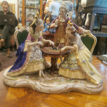 Figura de porcelana francesa Saxen Escena de Salón s. XVIII Bucarest Art & Antiques