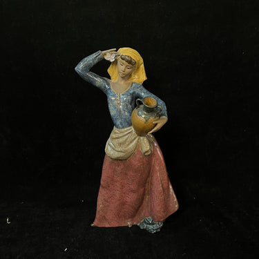 Figura española Lladró en terracota ‘Cantarera’ Bucarest Art & Antiques