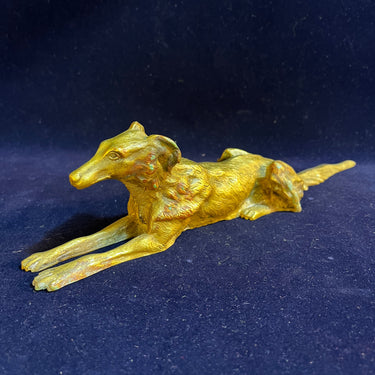 Figura francesa de bronce Perro galgo recostado Bucarest Art & Antiques
