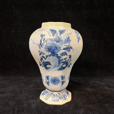 Florero pequeño holandés hexagonal en loza Delft Bucarest Art & Antiques
