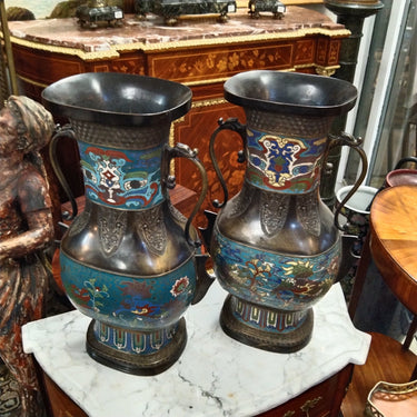 Jarrones Cloissoné chino pareja diseño floral y puntas Bucarest Art & Antiques