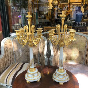 Par de candelabros de alabastro y bronce Franceses Bucarest Art & Antiques