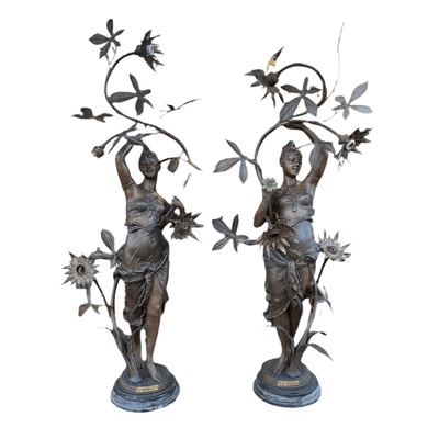 Par de lamparas de peltre dos mujeres y flores ‘La Rose, L’oeillet’ Bucarest Art & Antiques