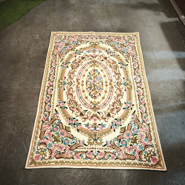 Tapicería de cachemira bordada a mano con puntada de cadena flores rosadas 138X200 Bucarest Art & Antiques